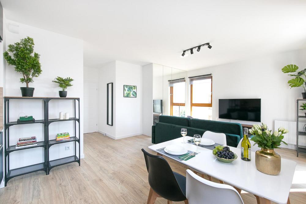 Ferienwohnung Apartament Black Zajezdnia Wrzeszcz Danzig Exterior foto