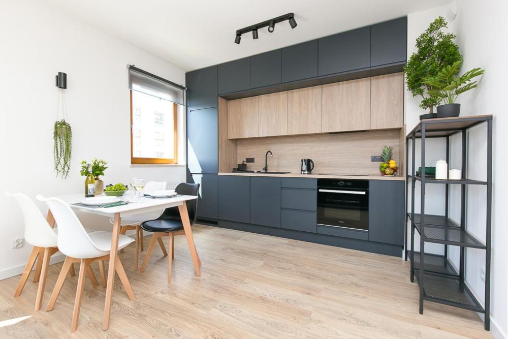 Ferienwohnung Apartament Black Zajezdnia Wrzeszcz Danzig Exterior foto