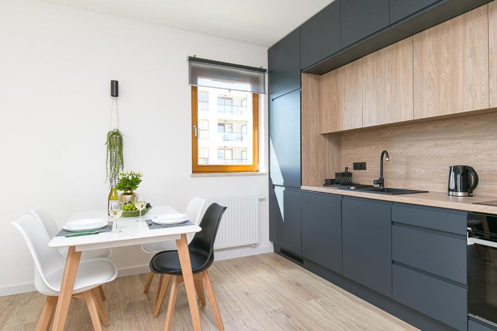 Ferienwohnung Apartament Black Zajezdnia Wrzeszcz Danzig Exterior foto